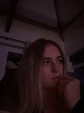 Snapshot of skye_salvagex7 chatting on 11/20/25, 09:58 skye salvagex7 online show from 11/20/25, 09:58