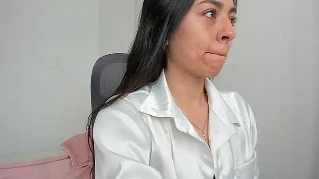 Snapshot of canelleGarces chatting on 07/16/26, 05:10 canelleGarces online show from 07/16/26, 05:10