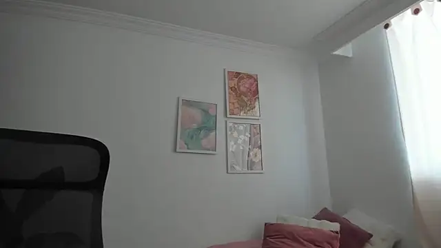 Snapshot of canelleGarces chatting on 06/01/26, 01:22 canelleGarces online show from 06/01/26, 01:22