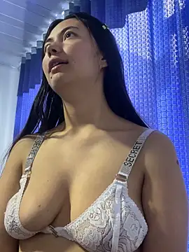 Snapshot of Tamygh_ chatting on 11/28/25, 05:24 Tamygh online show from 11/28/25, 05:24