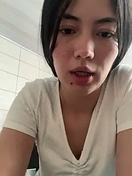 Snapshot of Tamygh_ chatting on 12/14/25, 09:09 Tamygh online show from 12/14/25, 09:09