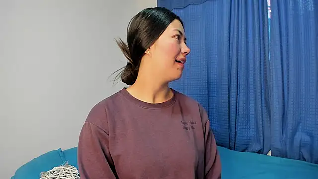 Snapshot of Tamygh_ chatting on 10/17/25, 11:23 Tamygh online show from 10/17/25, 11:23