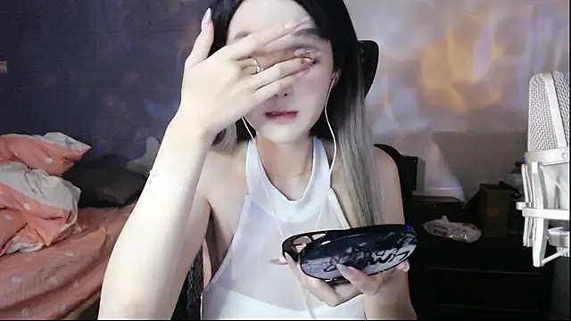 twlilybae online show from 06/28/26, 08:09