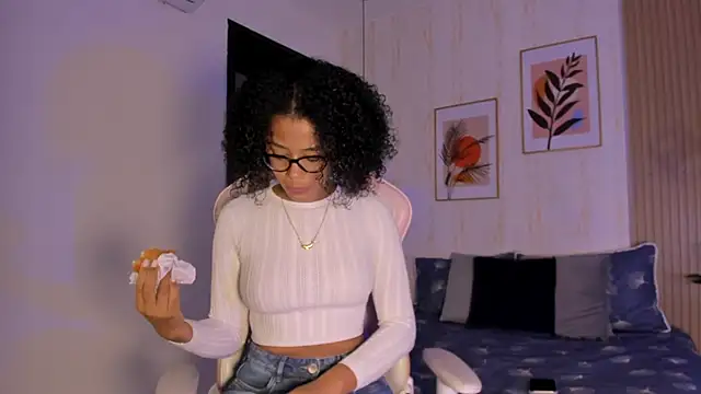 Ayleen Dunkan online show from 10/25/25, 12:39