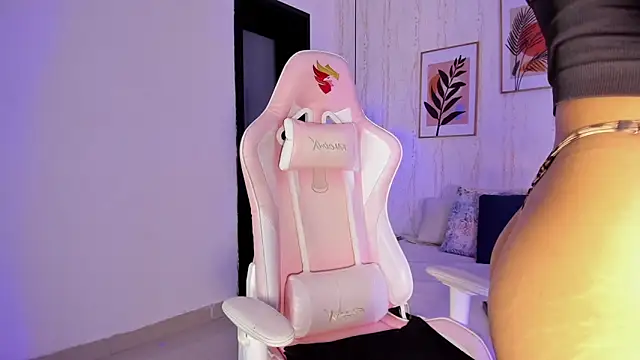 Ayleen Dunkan online show from 11/20/25, 02:18