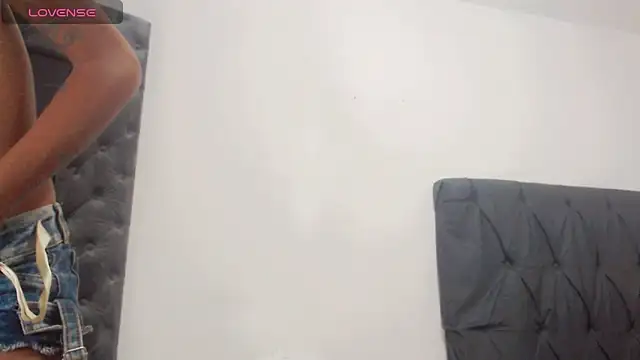 deborahotts online show from 12/05/25, 03:43