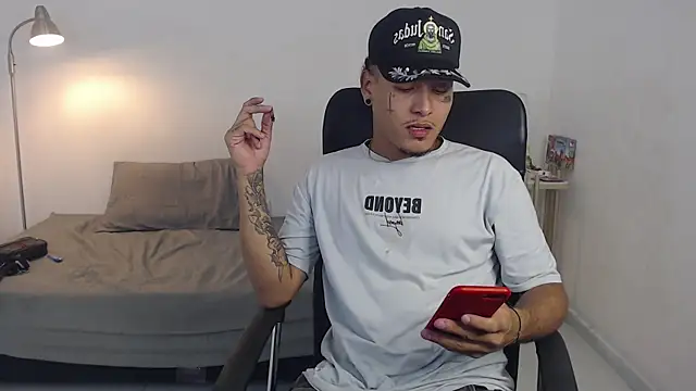 crow black00 online show from 09/24/25, 04:08