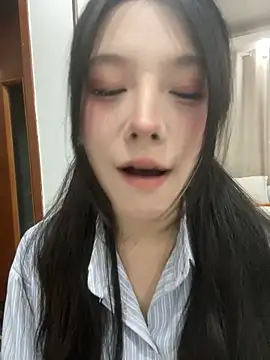 Snapshot of yuanyuanzi99 chatting on 10/06/25, 03:46 yuanyuanzi99 online show from 10/06/25, 03:46