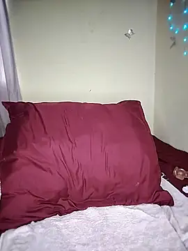 Seductive Yellow Titties online show from 03/18/26, 10:18