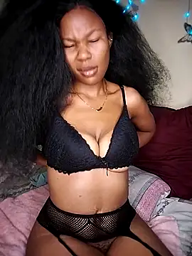 Seductive Yellow Titties online show from 02/24/26, 07:20