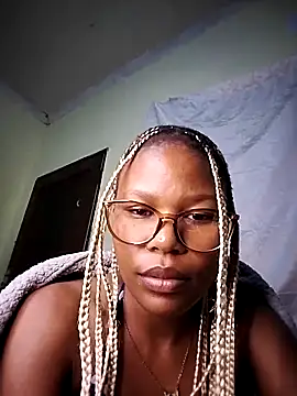 Seductive Yellow Titties online show from 02/09/26, 08:07