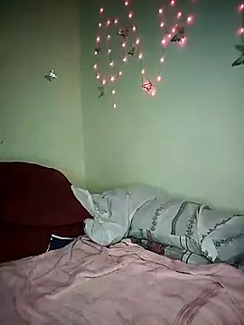 Seductive Yellow Titties online show from 03/15/26, 03:08