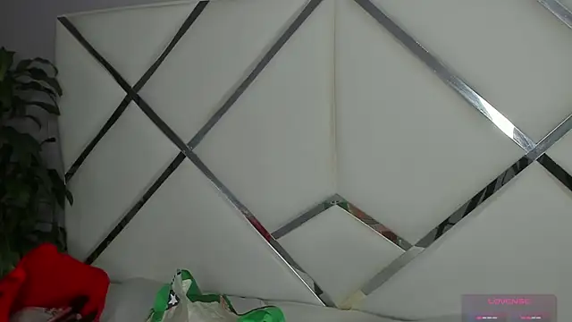 Snapshot of KikaDuque chatting on 04/14/26, 07:08 KikaDuque online show from 04/14/26, 07:08