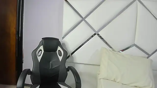 Snapshot of KikaDuque chatting on 04/10/26, 06:59 KikaDuque online show from 04/10/26, 06:59