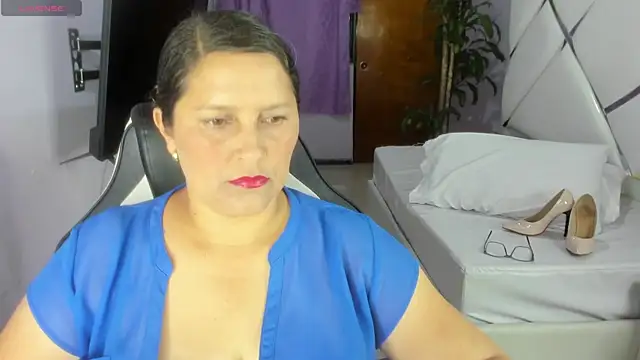 KikaDuque online show from 12/18/25, 07:40