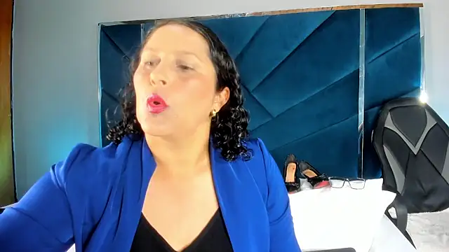 KikaDuque online show from 10/23/25, 07:23