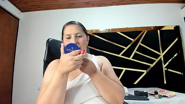 Snapshot of KikaDuque chatting on 04/05/26, 06:58 KikaDuque online show from 04/05/26, 06:58