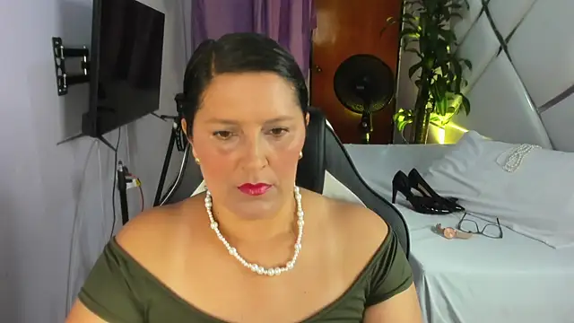 KikaDuque online show from 11/24/25, 07:25