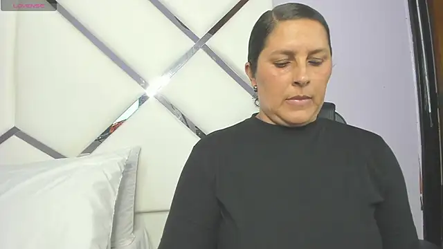 KikaDuque online show from 05/06/26, 07:07
