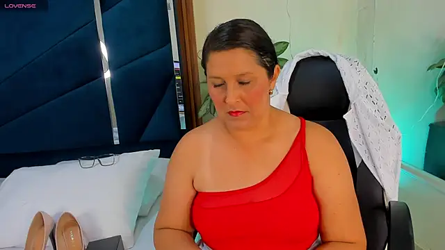 KikaDuque online show from 11/23/25, 07:13