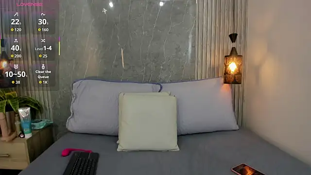 Lucia Guzman1 online show from 10/11/25, 07:26