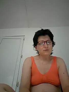 Snapshot of Vera_Elle chatting on 05/07/26, 04:54 Vera Elle online show from 05/07/26, 04:54