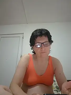 Snapshot of Vera_Elle chatting on 04/19/26, 06:10 Vera Elle online show from 04/19/26, 06:10