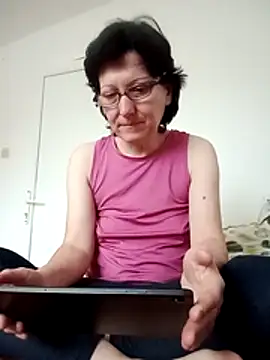 Vera Elle online show from 12/22/25, 08:25