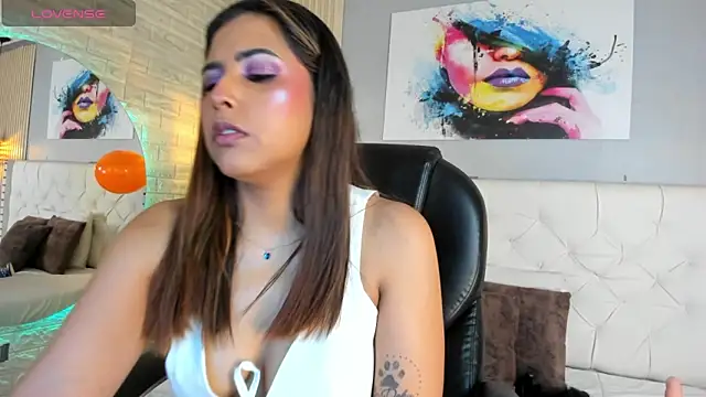 scarletbaker  online show from 04/23/26, 10:55