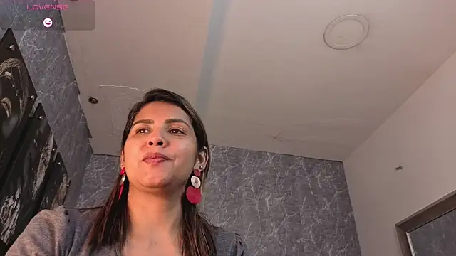 scarletbaker  online show from 09/28/25, 10:00
