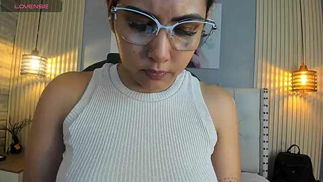 scarletbaker  online show from 04/21/26, 10:16