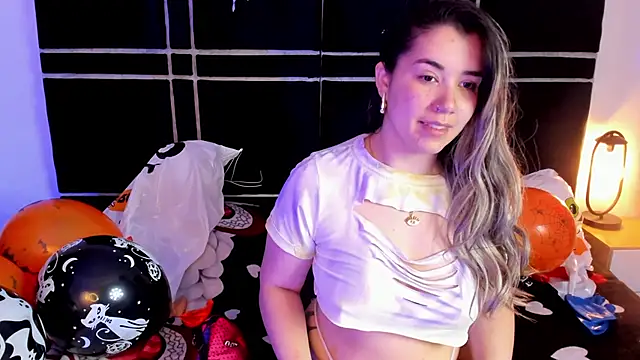 Zoe Vg online show from 10/18/25, 07:16