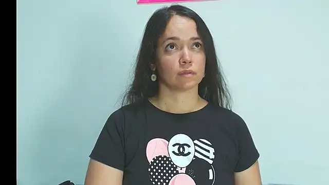 Snapshot of loreen_grey chatting on 04/13/26, 08:13 loreen grey online show from 04/13/26, 08:13