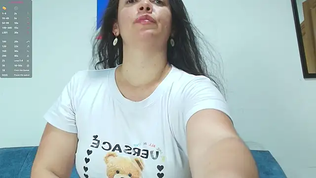 Snapshot of loreen_grey chatting on 04/05/26, 08:04 loreen grey online show from 04/05/26, 08:04