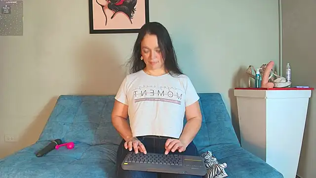 Snapshot of loreen_grey chatting on 03/08/26, 03:37 loreen grey online show from 03/08/26, 03:37