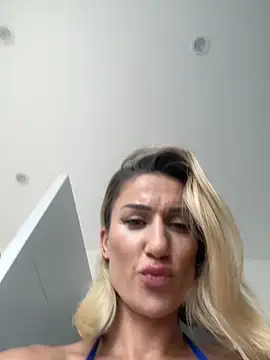 Snapshot of CamyBlossom chatting on 10/05/25, 04:09 CamyBlossom online show from 10/05/25, 04:09