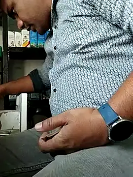 hunk28 6 online show from 11/26/25, 07:08