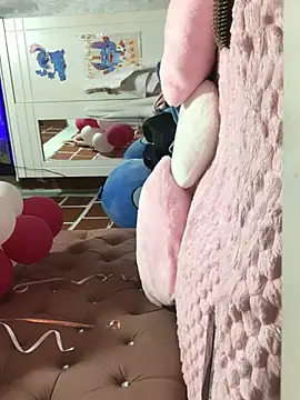 Snapshot of Rachellcooperrr chatting on 02/11/26, 12:32 Rachellcooperrr online show from 02/11/26, 12:32