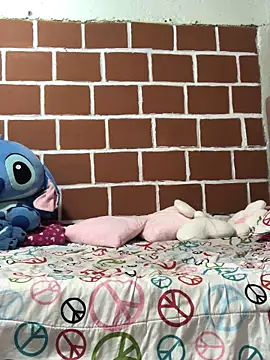 Snapshot of Rachellcooperrr chatting on 04/08/26, 01:29 Rachellcooperrr online show from 04/08/26, 01:29