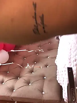 Snapshot of Rachellcooperrr chatting on 02/08/26, 07:44 Rachellcooperrr online show from 02/08/26, 07:44