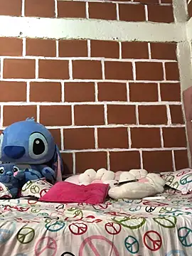 Snapshot of Rachellcooperrr chatting on 04/05/26, 06:25 Rachellcooperrr online show from 04/05/26, 06:25