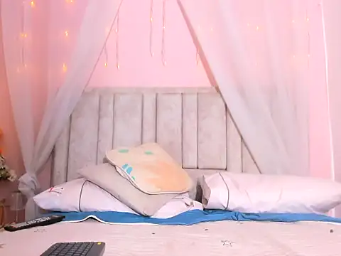 Rachellcooperrr online show from 10/24/25, 12:15