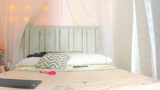 Rachellcooperrr online show from 11/07/25, 10:42