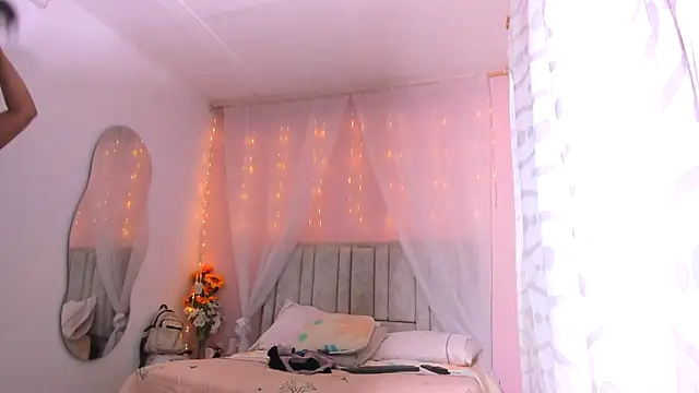 Rachellcooperrr online show from 10/15/25, 08:55