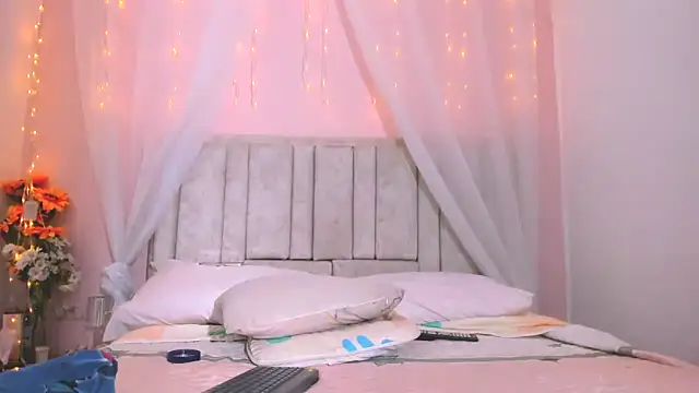 Rachellcooperrr online show from 10/19/25, 10:45