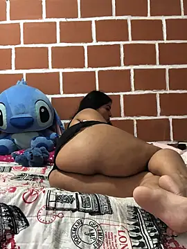 Snapshot of Rachellcooperrr chatting on 03/29/26, 08:32 Rachellcooperrr online show from 03/29/26, 08:32