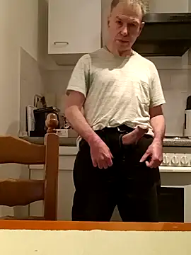 Snapshot of mario7767 chatting on 12/19/25, 08:55 mario7767 online show from 12/19/25, 08:55