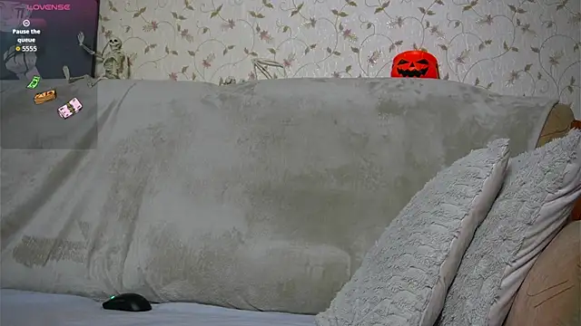 Snapshot of johnstoneisland chatting on 10/23/25, 06:28 johnstoneisland online show from 10/23/25, 06:28