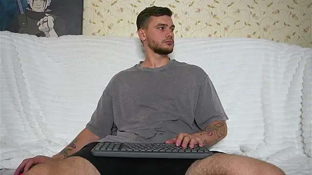 Snapshot of johnstoneisland chatting on 06/27/26, 06:03 johnstoneisland online show from 06/27/26, 06:03