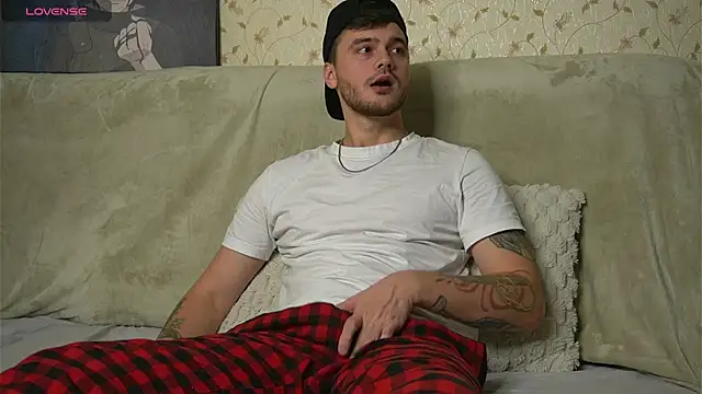 Snapshot of johnstoneisland chatting on 10/11/25, 06:20 johnstoneisland online show from 10/11/25, 06:20